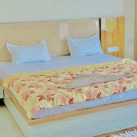 The Silver Tulip Hotel Ludhiana Bagian luar foto